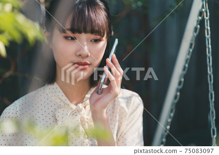 Smartphone voice call for teenage girls 75083097