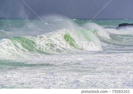 wave image 75083201