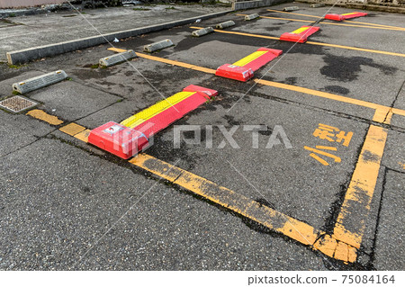 [停車場/空車]小型車的硬幣停車 75084164