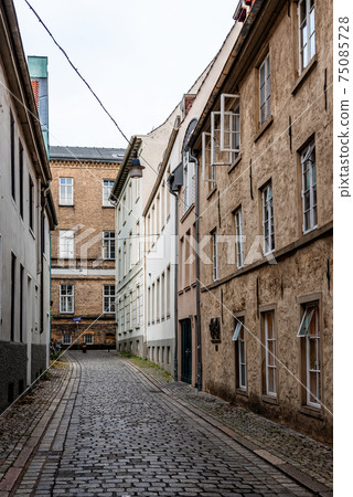 Picturesque empty alley in historical centre of Bremen Picturesque empty alley in historical centre of Bremen 75085728