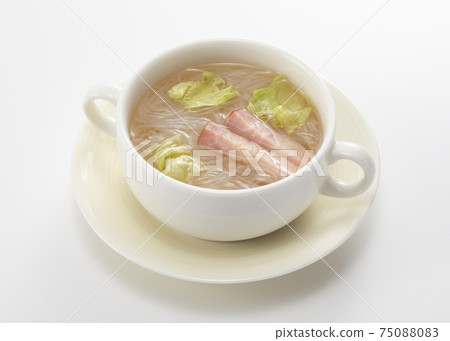 Lettuce and bacon soup vermicelli 75088083