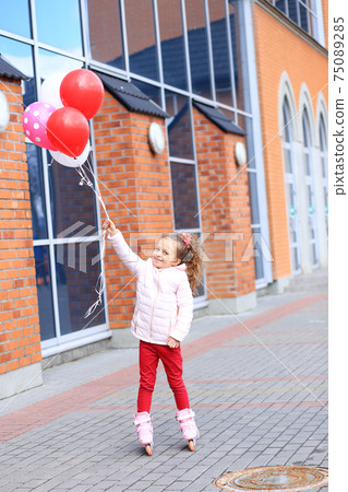 Child goes in for sports without protection Child goes in for sports without protection 75089285