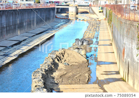 東靜岡站周圍的洪水繞道 東靜岡站周圍的洪水繞道 75089354