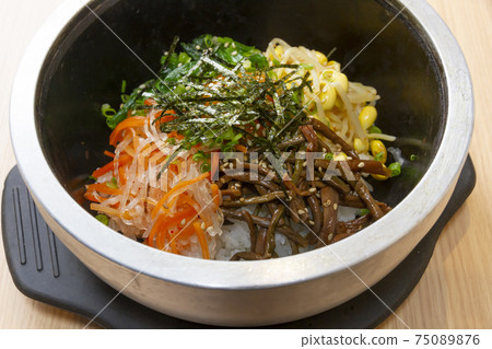 石鍋拌飯（稍微靠近） 75089876