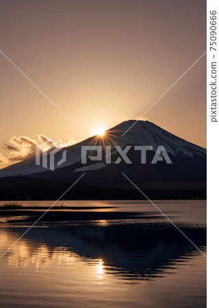 Sunset sky and double diamond Fuji Sunset sky and double diamond Fuji 75090666