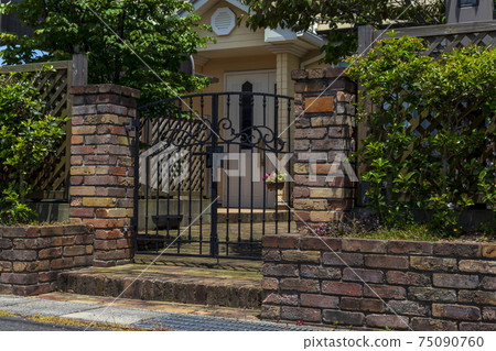 House with a gate House with a gate 75090760