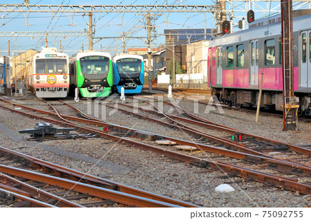 當地城市的火車編組場的風景 75092755