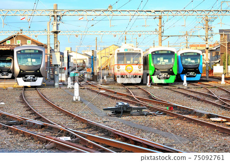 當地城市的火車編組場的風景 當地城市的火車編組場的風景 75092761