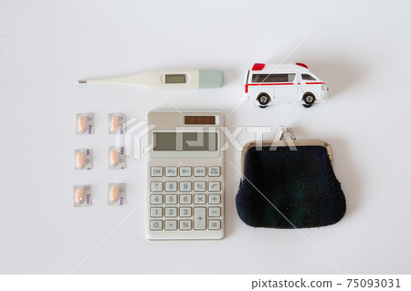 Image of medical expenses money Image of medical expenses money 75093031