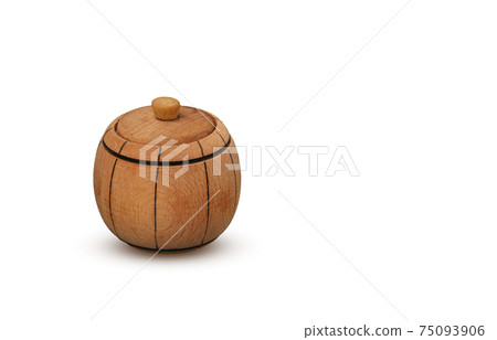 brown wooden mini keg with lid isolated on white background, close up brown wooden mini keg with lid isolated on white background, close up 75093906