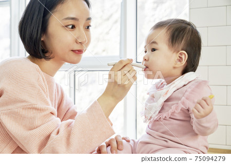 Infant, baby, baby, mom, family 75094279