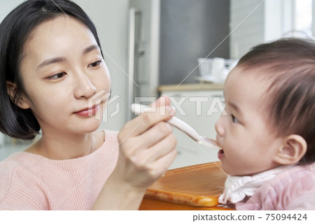 Infant, baby, baby, mom, family Infant, baby, baby, mom, family 75094424