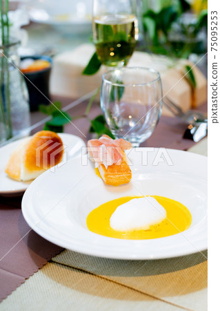 Wedding reception, meal soup Wedding reception, meal soup 75095253