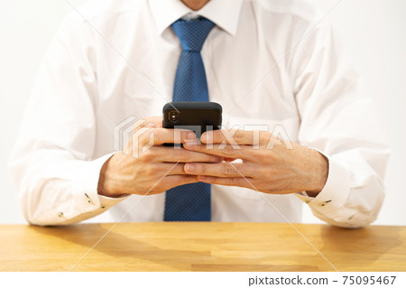Businessman's smartphone 75095467