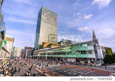 Tokyo cityscape of Japan In front of Shinjuku station (south exit) in Tokyo under the state of emergency. No longer different from normal times = Monday, March 1 75095990