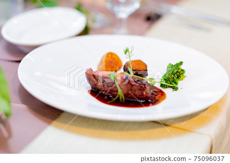 婚宴，餐，肉類菜餚 75096037