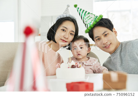 Infant, baby, baby, mom, dad, family Infant, baby, baby, mom, dad, family 75096152