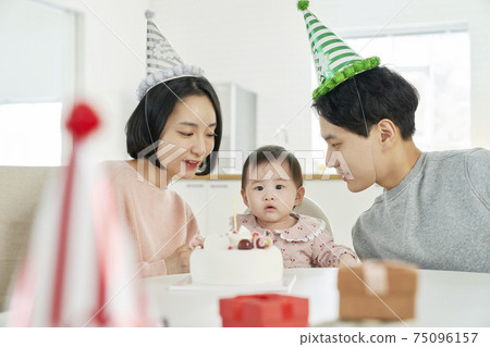 Infant, baby, baby, mom, dad, family Infant, baby, baby, mom, dad, family 75096157
