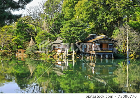 [石川縣]晴霞池和內橋亭下的兼六園 75096776