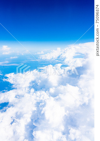 飛行中的飛機，航空攝影，高空旅行，觀光，黃金周，天空，雲彩，返回日本，中午，早晨的航空 75096874
