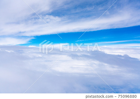 Airplane in flight, aerial photography, high-altitude travel, sightseeing, Golden Week, sky, clouds, return to Japan, noon, morning aviation Airplane in flight, aerial photography, high-altitude travel, sightseeing, Golden Week, sky, clouds, return to Japan, noon, morning aviation 75096880