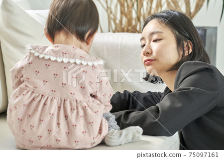 Infant, baby, baby, mom, business woman Infant, baby, baby, mom, business woman 75097161