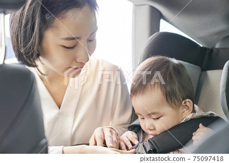 嬰兒,嬰兒,嬰兒,媽媽,女商人 嬰兒,嬰兒,嬰兒,媽媽,女商人 75097418