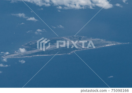 Mageshima Island Self-Defense Forces acquisition Airplane airfield aerial view Kagoshima Prefecture East China Sea Sea America 75098166