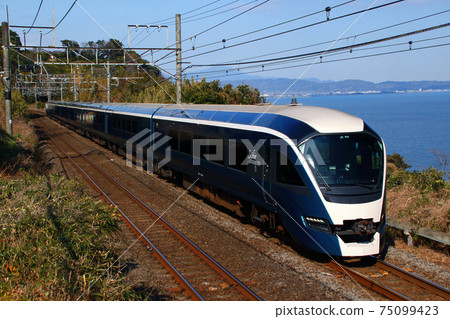 Limited Express Safir Odoriko going along the coastline 75099423