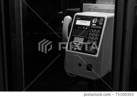 Black and white photo phone booth 75100303