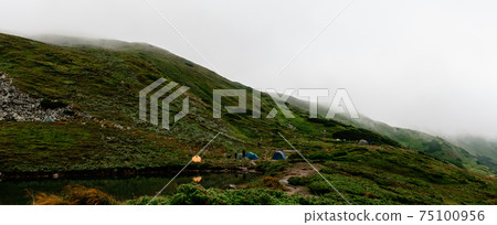 Panoramic view of the Montenegrin ridge, picturesque landscapes of the Ukrainian Carpathians. 75100956