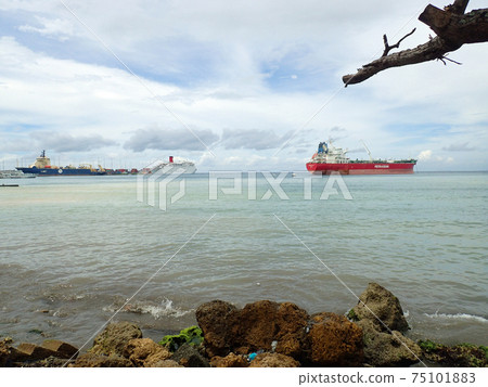 Honiara harbor landscape 75101883