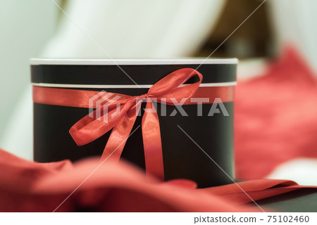 gift surprise box with red ribbon 75102460