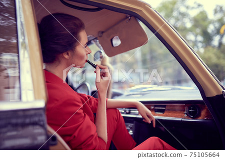 Beautiful young woman in retro car Beautiful young woman in retro car 75105664