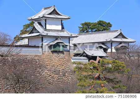 [Ishikawa Prefecture] Kanazawa Castle under the clear sky (Ishikawa Gate) 75106906