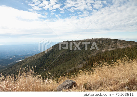 Kurinodake Peak 1 seen from the Kurinodake Observatory 75108611