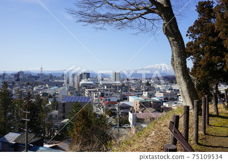從盛岡天滿宮眺望的岩手山,是盛岡城內的一個旅遊勝地 從盛岡天滿宮眺望的岩手山,是盛岡城內的一個旅遊勝地 75109534