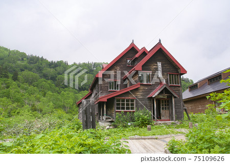 Tsugaike Natural Garden in summer Tsugaike Hutte 75109626