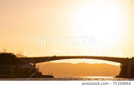 Asahi rising on the bridge Asahi rising on the bridge 75109868