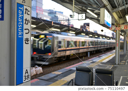 JR高atsu站的站名顯示 JR高atsu站的站名顯示 75110497
