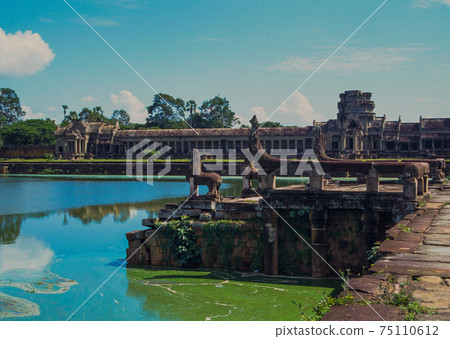 Bridge infront of Angkor Wat 75110612