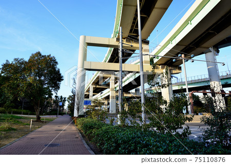 辰mi交匯處白天的風景 辰mi交匯處白天的風景 75110876