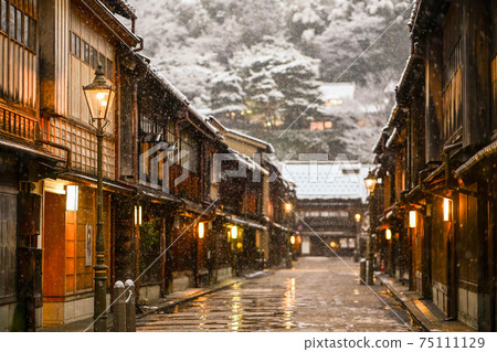 Higashi Chaya district where snow dances Higashi Chaya district where snow dances 75111129
