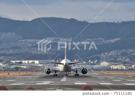 [Osaka] Let's depart from Itami Airport 75111180