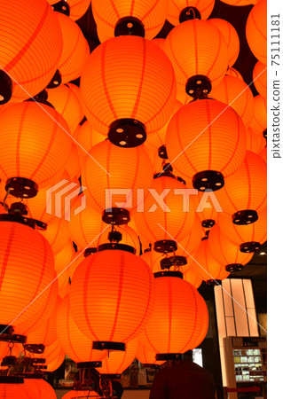 [Kyoto] Orange lanterns 75111181