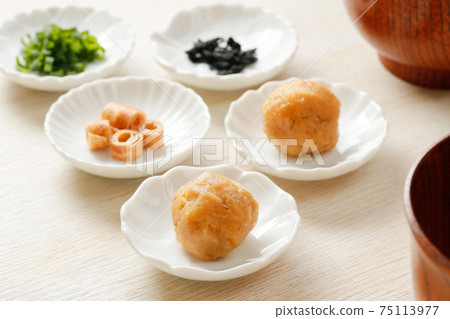 Miso ball and miso soup ingredients 75113977