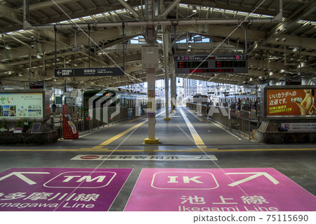 Tokyu Line Kamata Terminal Station Platform Tokyu Line Kamata Terminal Station Platform 75115690