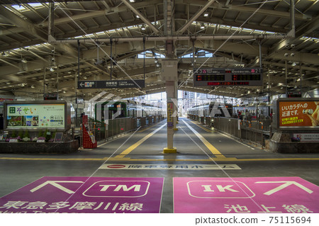 Tokyu Line Kamata Terminal Station Platform Tokyu Line Kamata Terminal Station Platform 75115694