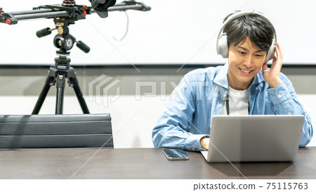 Video / Video Creator Male Video Production Gamer Video / Video Creator Male Video Production Gamer 75115763