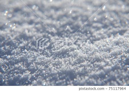 Glittering snow surface with diamond dust Glittering snow surface with diamond dust 75117964